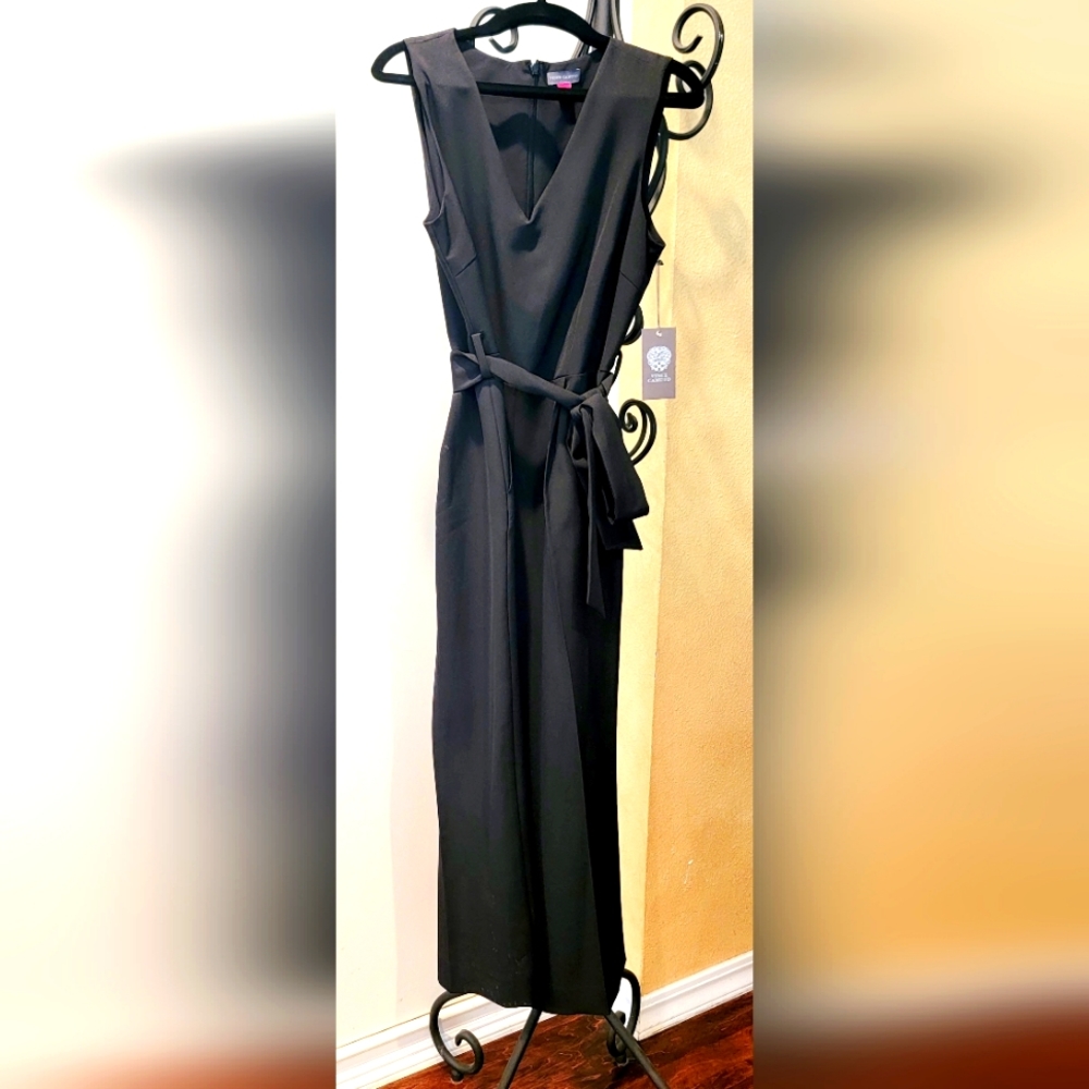 VINCE CAMUTO BLACK JUMPSUIT. SLEEVELESS V-NECK SIZE 2